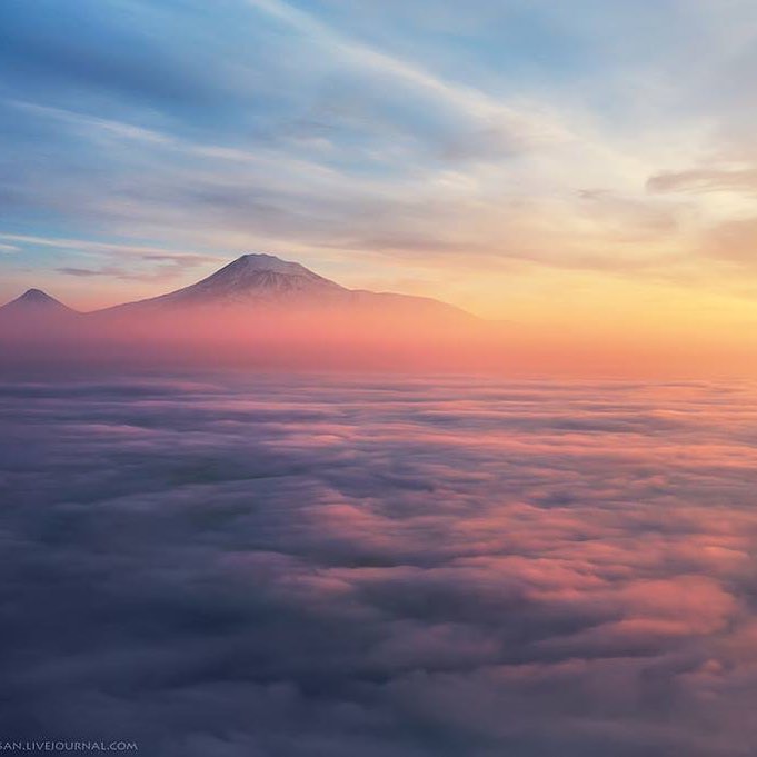 #Ararat above the #clouds #sunrise